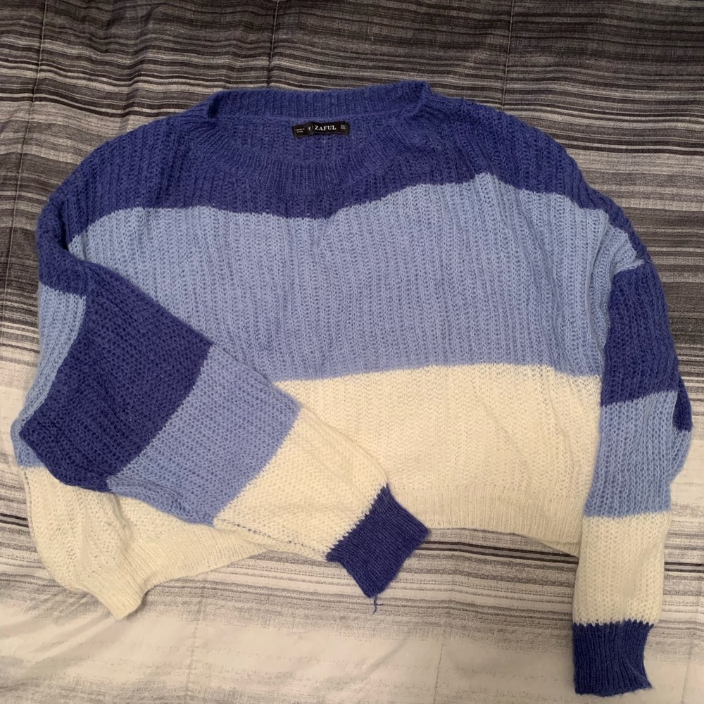 Zaful Cropped Blue and White sweater. RUNS BIG. One size.